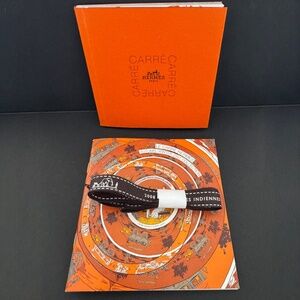 Hermes Carré - How to Tie your Scarf book bundle
